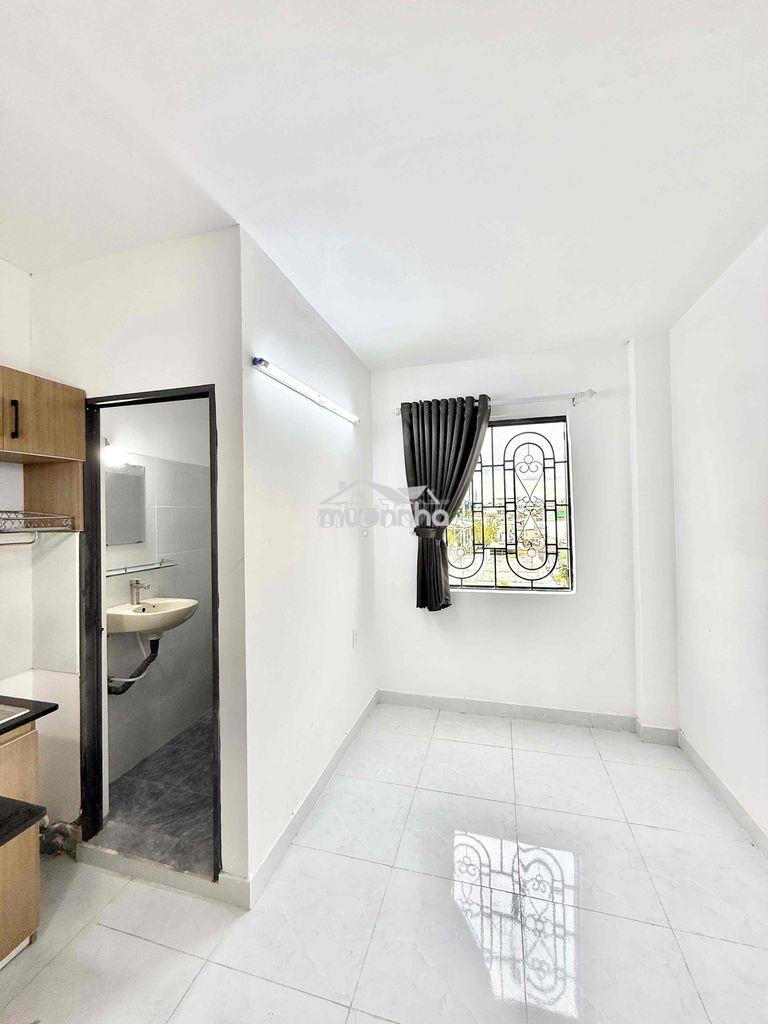 Phòng trọ mới xây cửa sổ trời view đẹp nhà mặt tiền hoàng hoa thám - 3