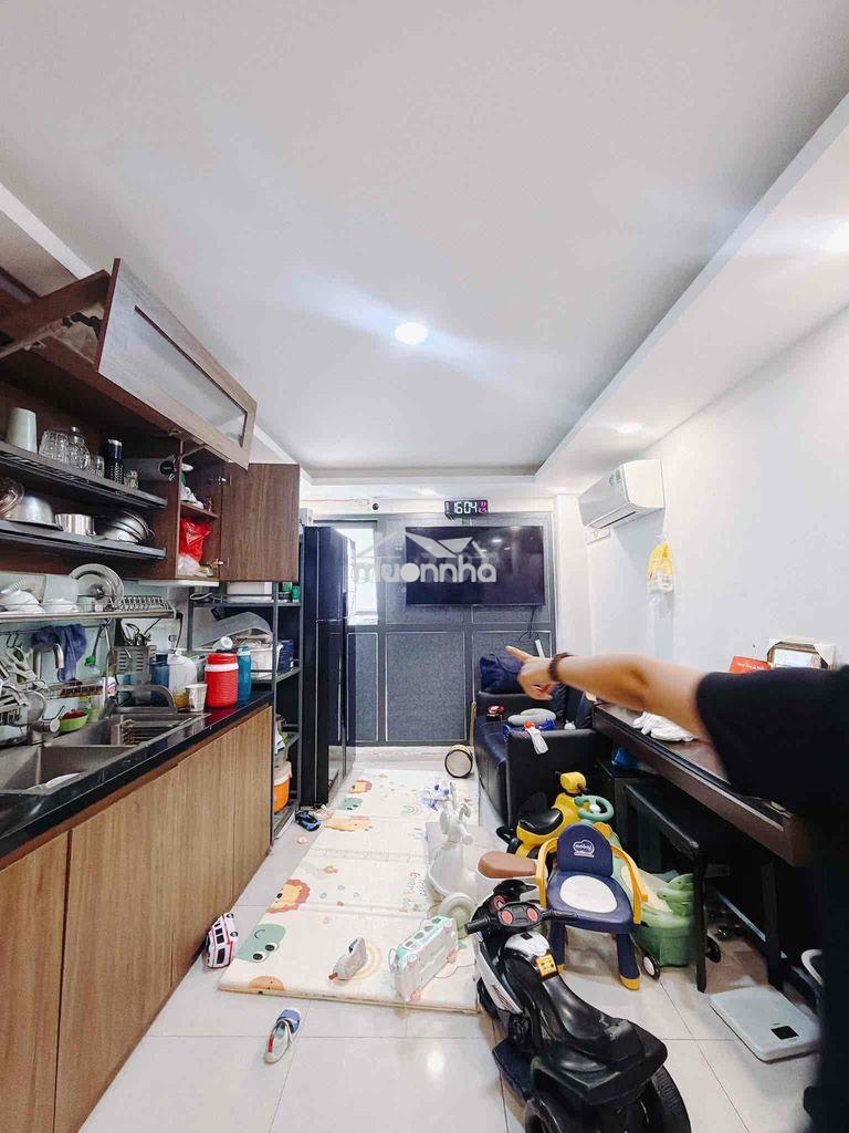 Nhà 5 tâng- khu 20 thước- hem 4m -q4