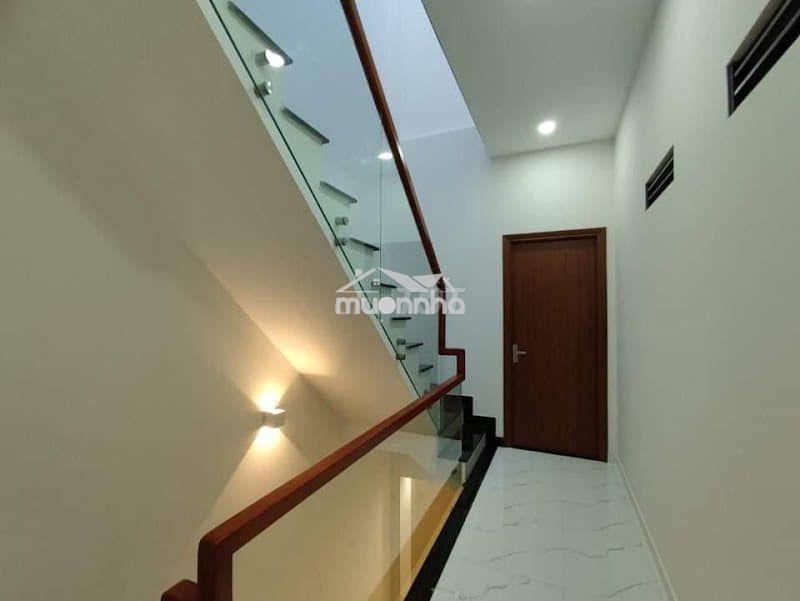 Cho thuê nhà mới phạm văn chí, q6, 4 tầng, 3.2m x 20m, chỉ 12tr