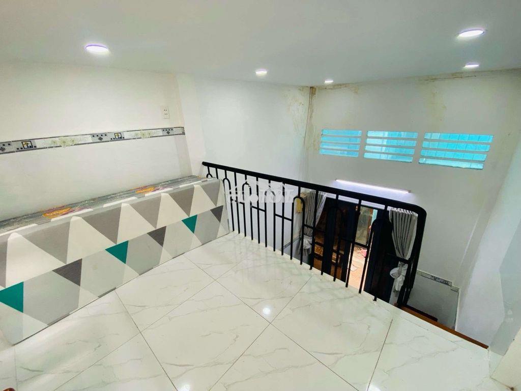Cần người đưa ống thở - 4