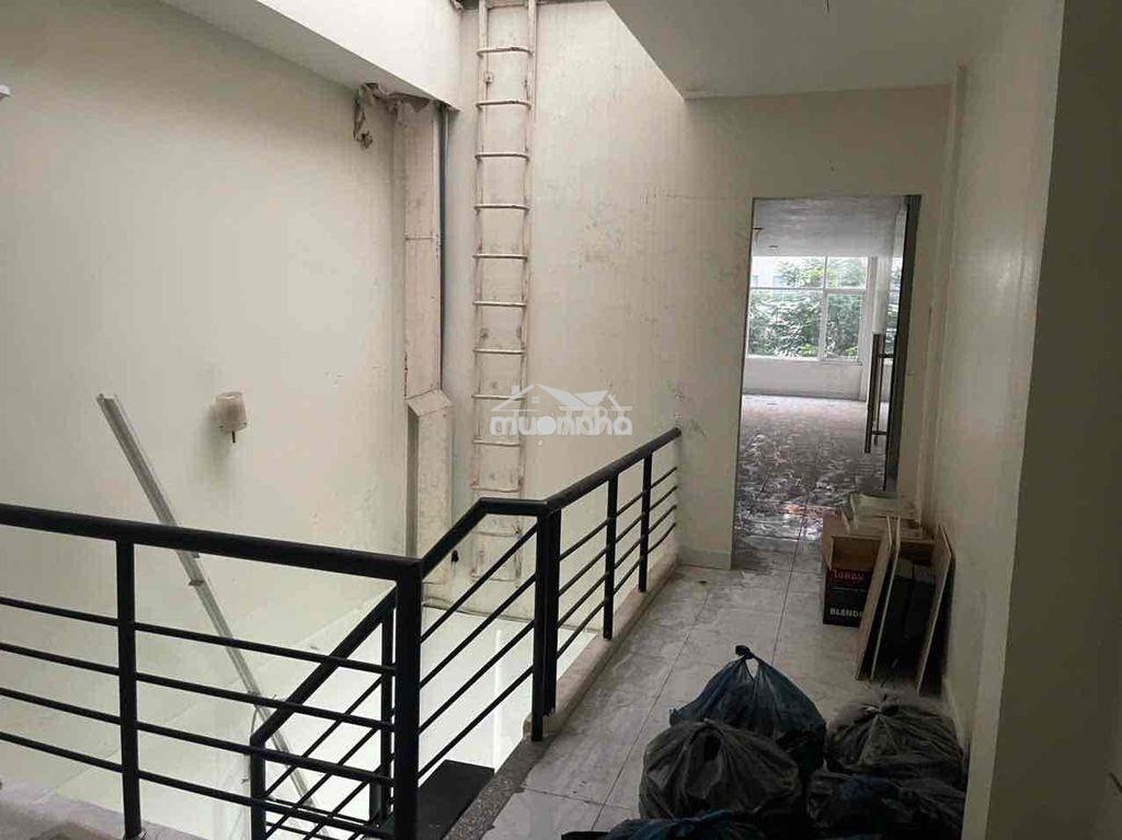Cho thuê tầng 2 làm văn phòng,spa…. - 4