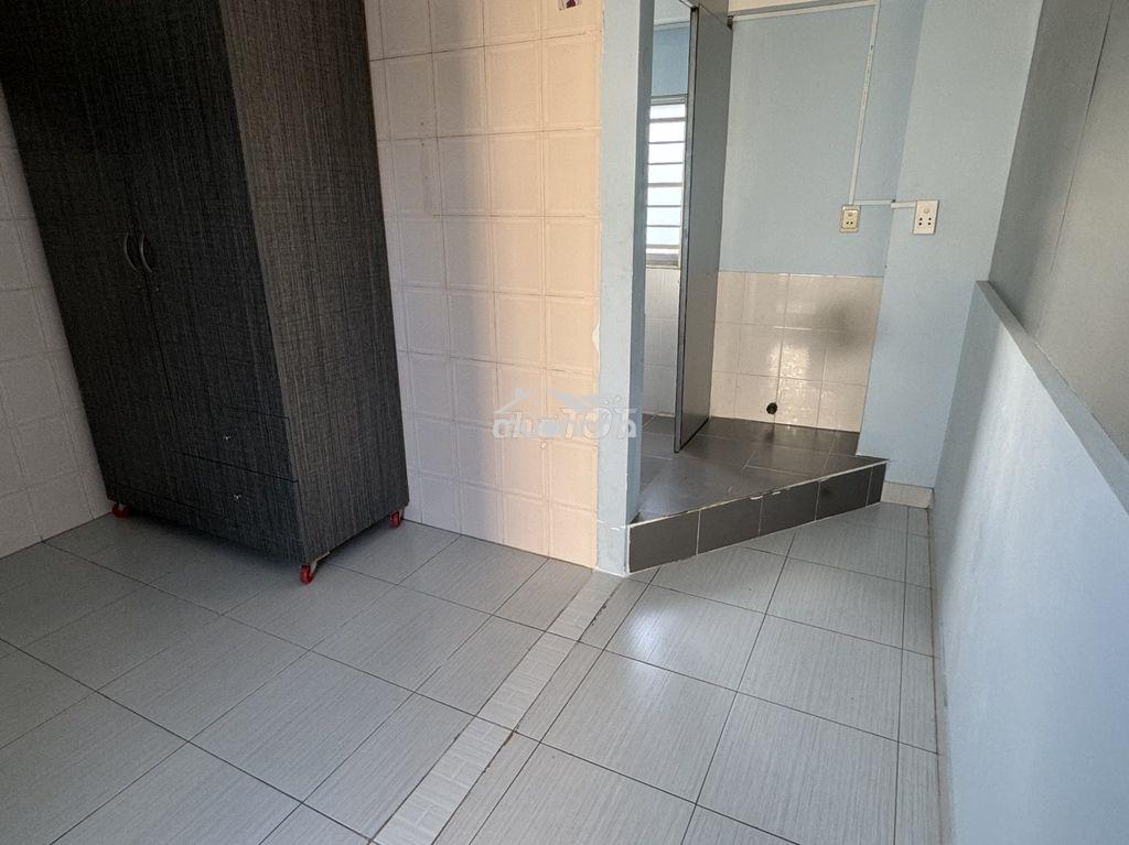 Phòng nguyên hồng, full nội thất, có ban công, lầu 3 - 3