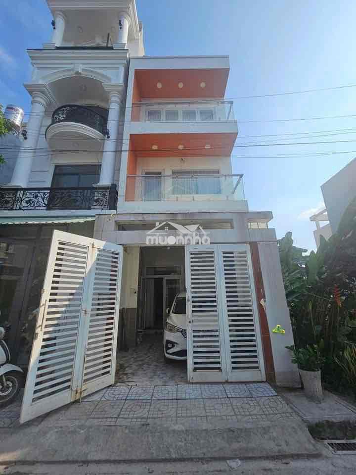 Nhà 4 phòng, có nội thất gara xe hơi p.long trường