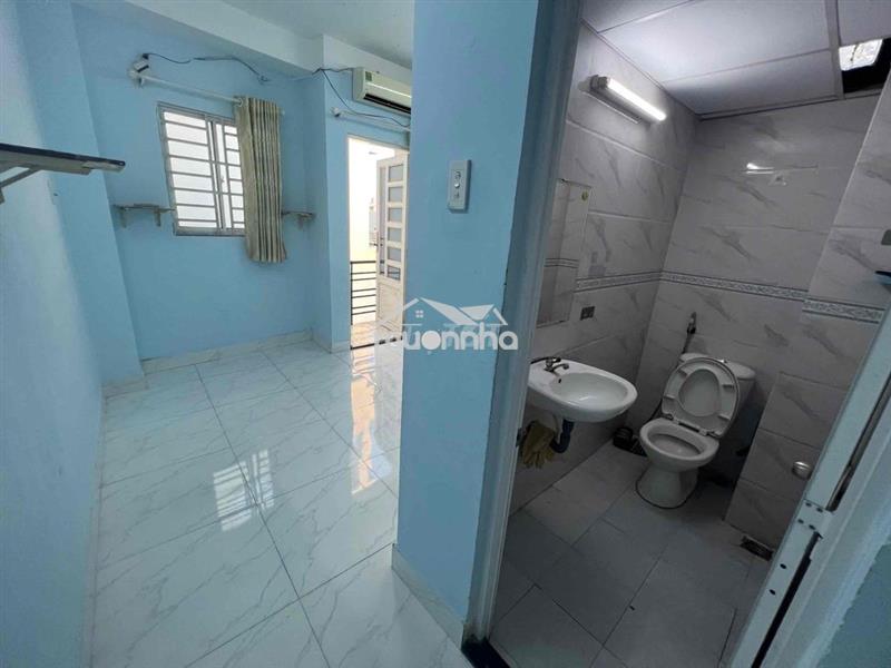 Phòng ban công giá tốt phù hợp 1 người ở