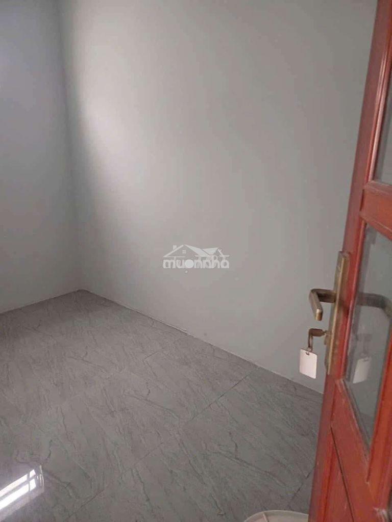 Nhà dt 4*4m,1lau, có sẵn máy lạnh, cách chùa bà thiên hậu 500m