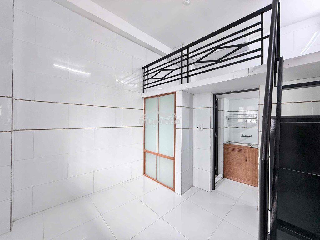 Phòng gác cao giá rẻ ban công ngay sân bay , công viên gia định - 4