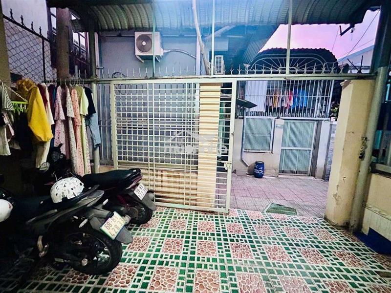 Nhà c4 60 m 3 phòng ngủ ,phường dĩ an tphcm