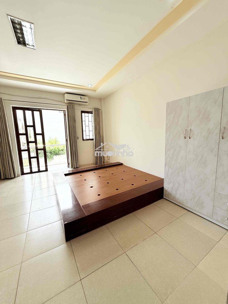 Cho thuê phòng ban công thoáng full nội thất gần bx q8 ql50