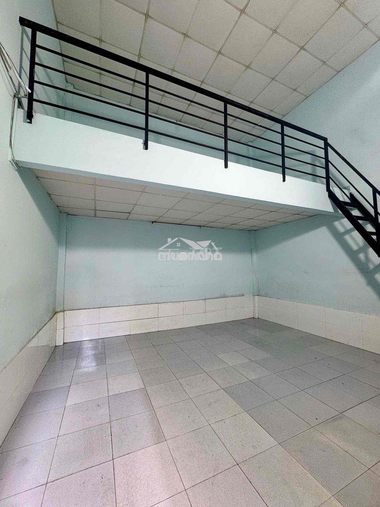Cho thuê nhà nguyên căn có sân trước nhà gác đúc đứng được 35m2 giá re