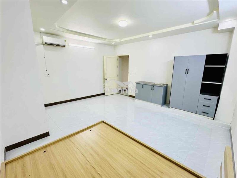 25m2 có cửa sổ trời