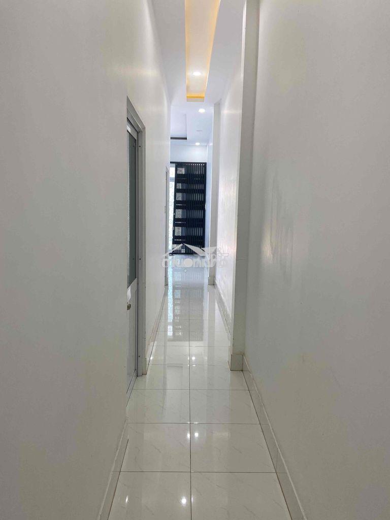 Nhà hẻm rộng mát, giá phù hợp người có thu nhập vừa