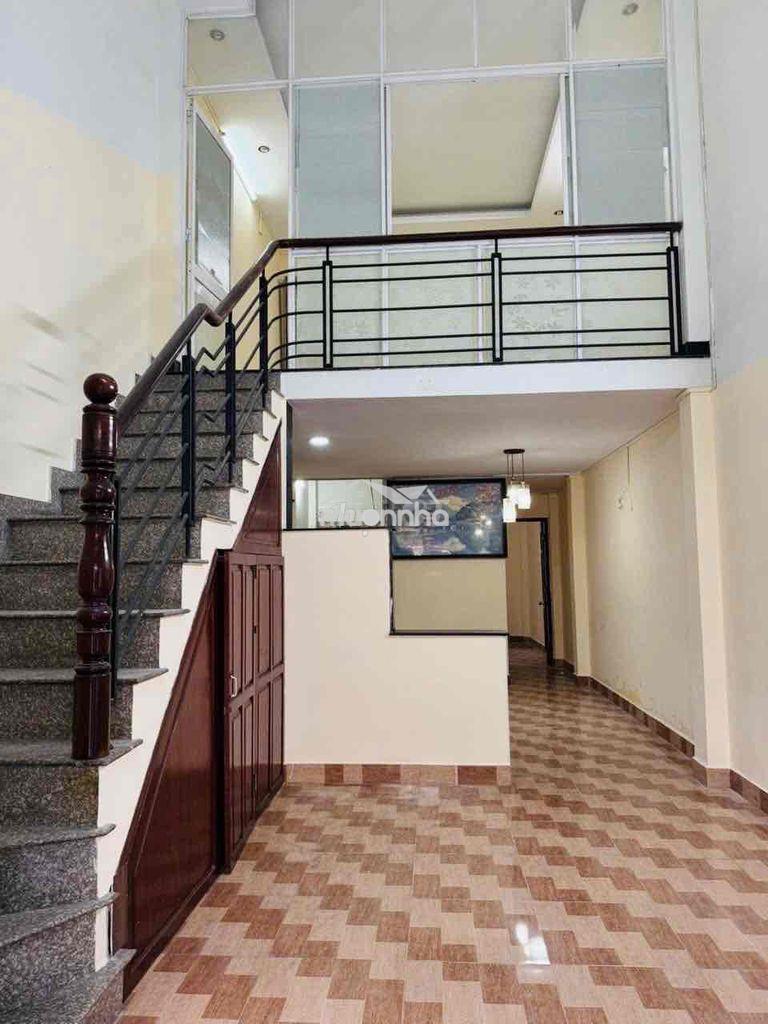 Nhà ngay chợ minh phát. trệt lửng 2pn 2wc. xe hơi đỗ cửa