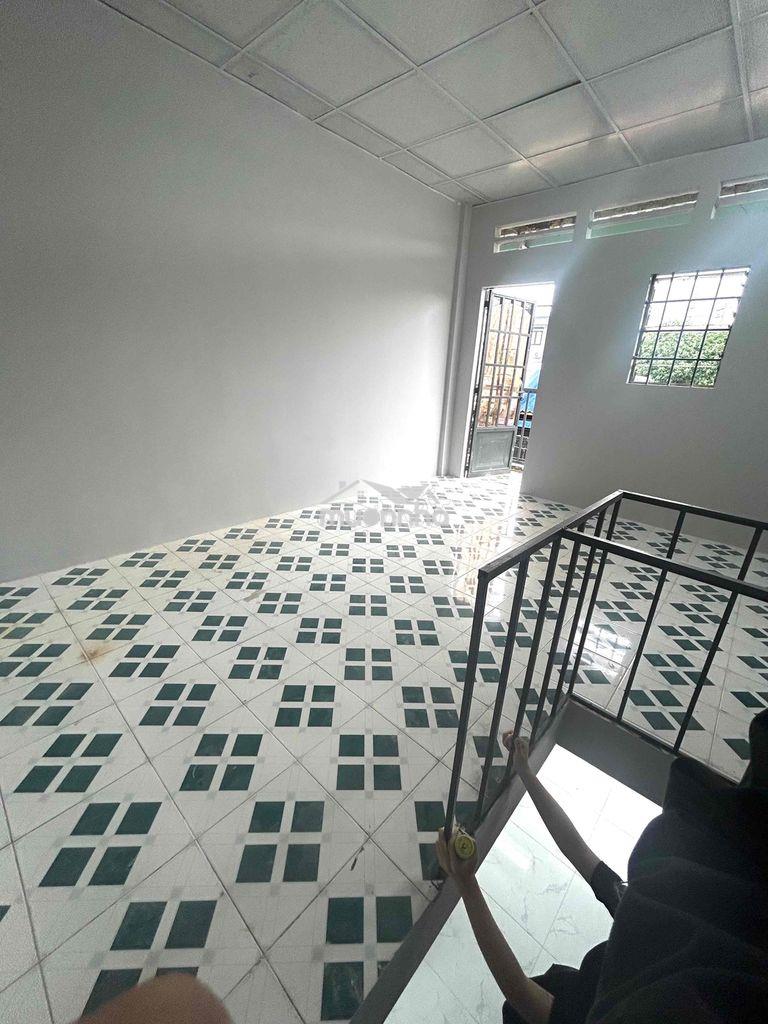 Phòng trọ cạnh cầu vượt ngã tư ga 1 trệt 1 lầu ban công - 3