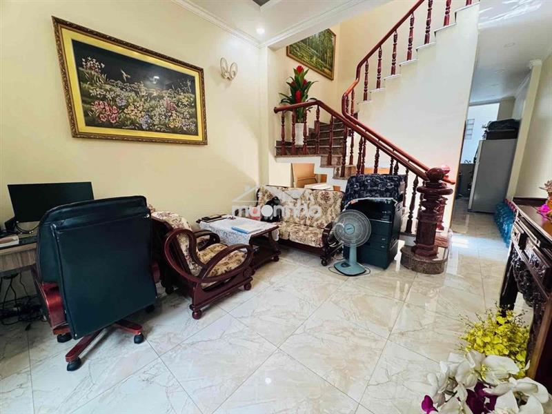Sát mặt tiền phạm văn bạch p.tân sơn-3 tầng-dt 4.5mx15m-khu vip