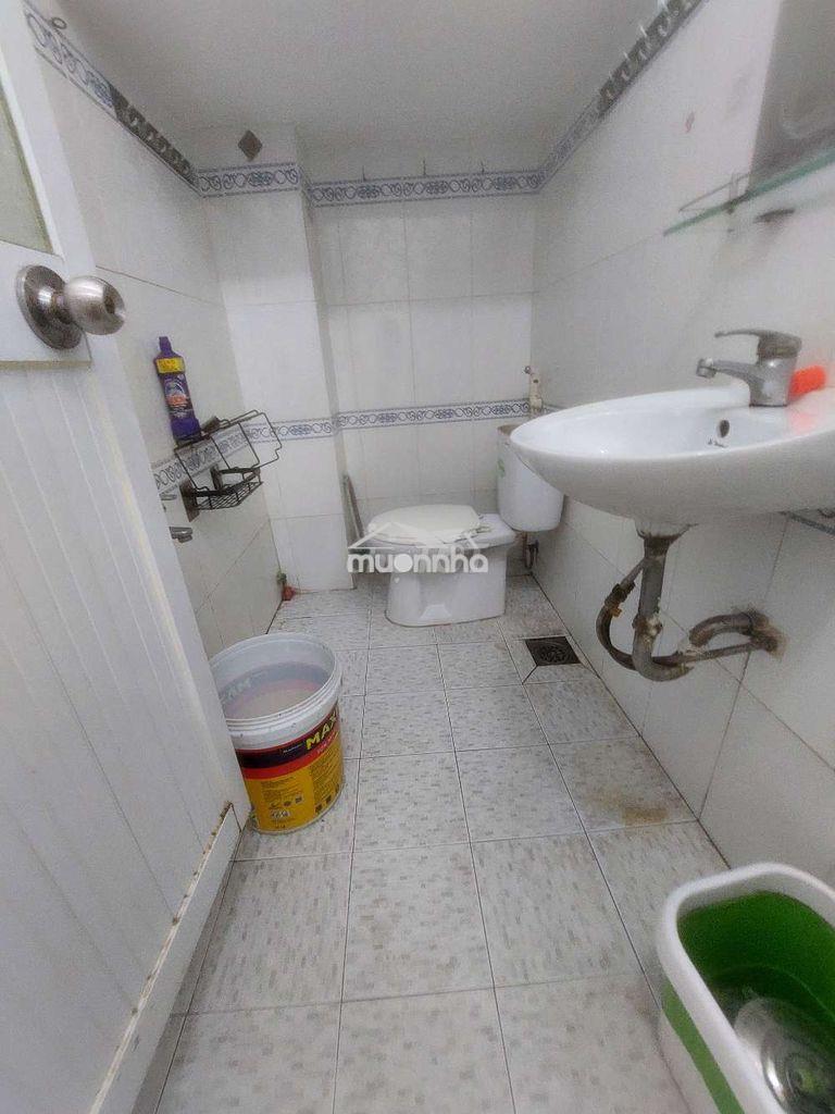 Cho thuê nhà đường phạm hùng c9 dt.4m×9m } 1 lầu 2 phòng 2toilet hẽm6m - 4