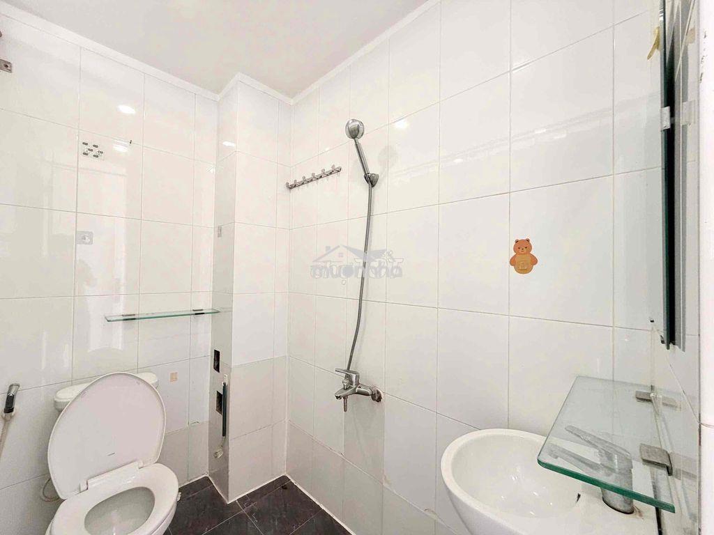 Cho thuê trọ cửa sổ 20m2 tách bếp giá rẻ ngay tân định quận 1 - 3