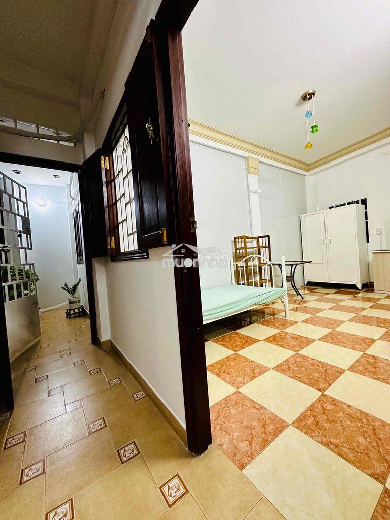 Phòng cửa sổ hành lang huỳnh văn bánh - lê văn sỹ