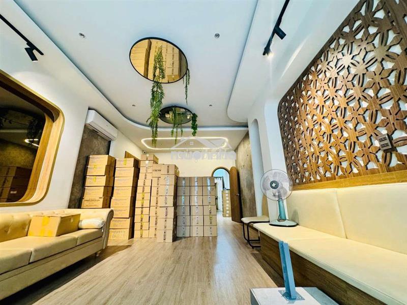 Nhà đẹp hẻm xe tăng xịn hơn mặt tiền -thành thái -quận 10 - chỉ 26 tỷ