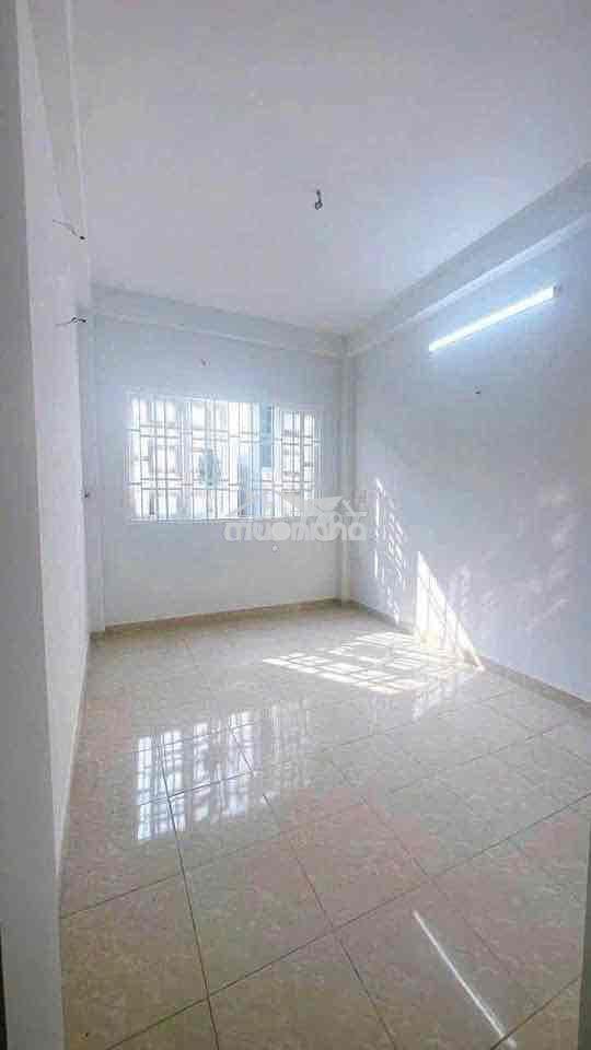 Cho thuê nhà 4 tấm q4 giá 11tr vị trí 1/ gần q1 - 4