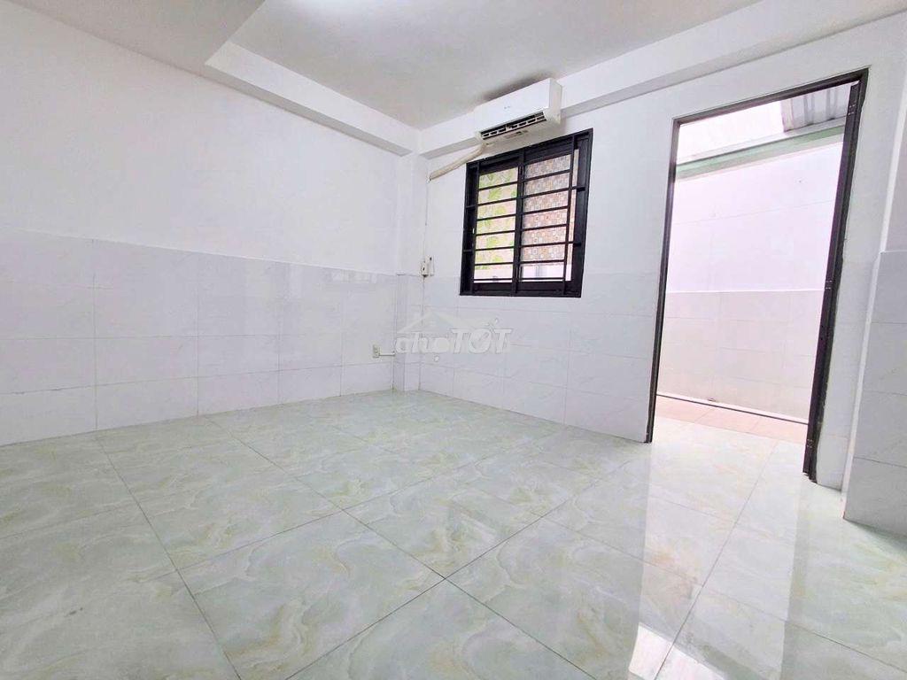 Căn 1 phòng ngủ, bếp riêng, tầng trệt, đối diện chợ phạm văn hai 20m - 4