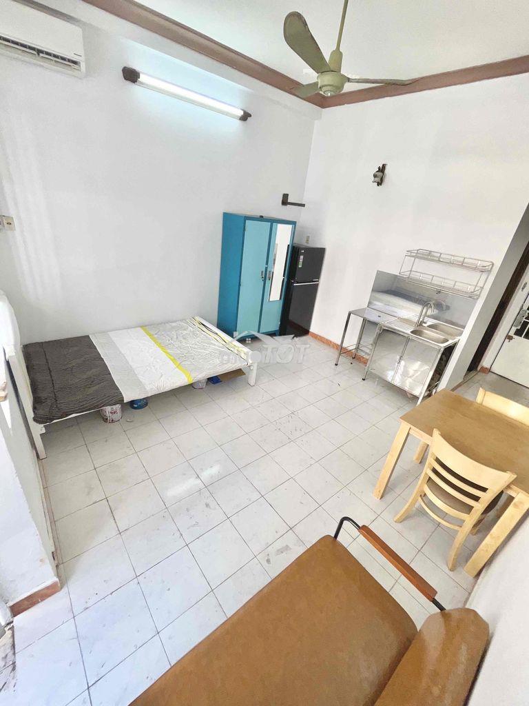 Phòng ban công, wc, full nội thất - Ảnh 4