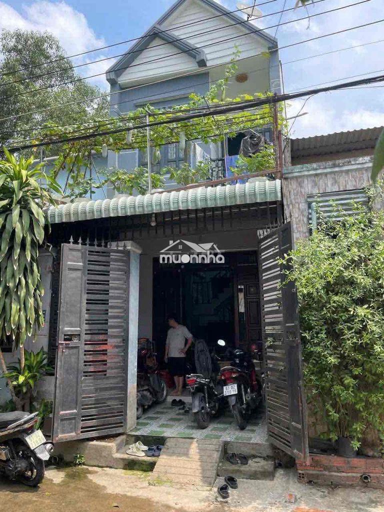 Bán nhà trệt lầu đường bê tông 4 m tại dĩ an ( sổ riêng ) giá bán gấp