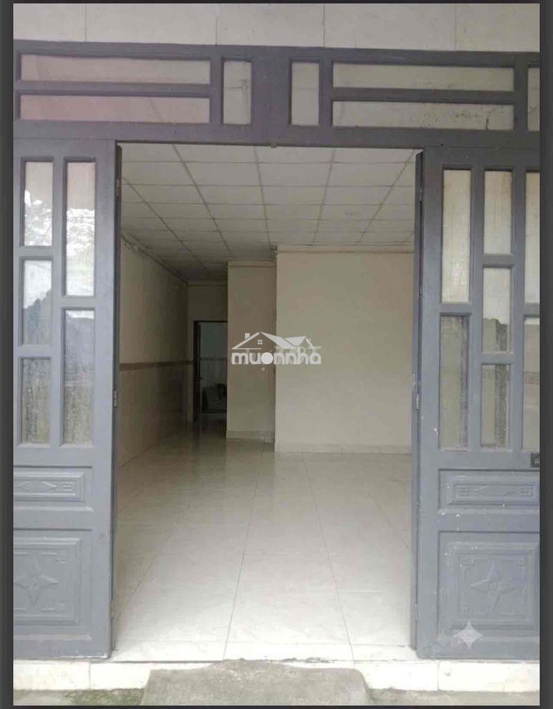 Cho thuê nhà có 2 phòng ngủ, có sân, đường xe tải