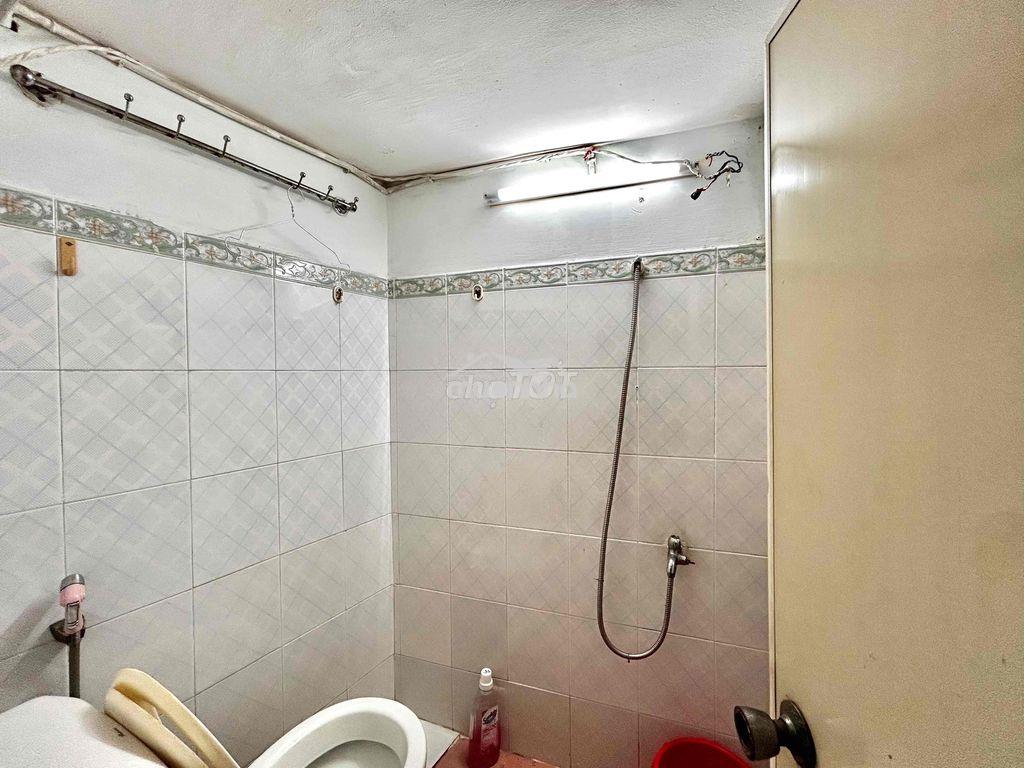Nhà nguyên căn 3 lầu 3pn3wc có sân thượng ngay chợ hoà bình q5 - 3