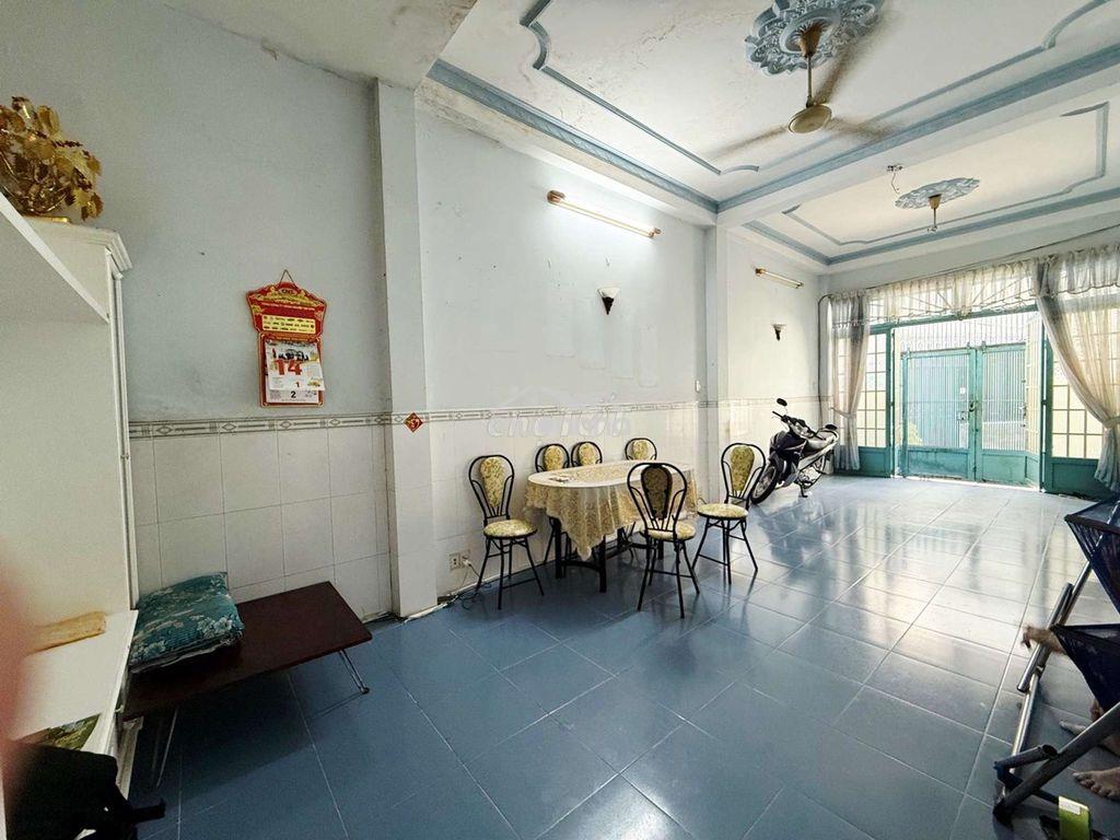 🏡Nhà đẹp gtốt với diện tích lớn 4.5m ×19m, ngay gần mặt tiền quận 3.✅️
- 3