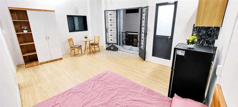 Studio ban công gần cv tao đàn siêu rông 50m2 phòng như hình 100%