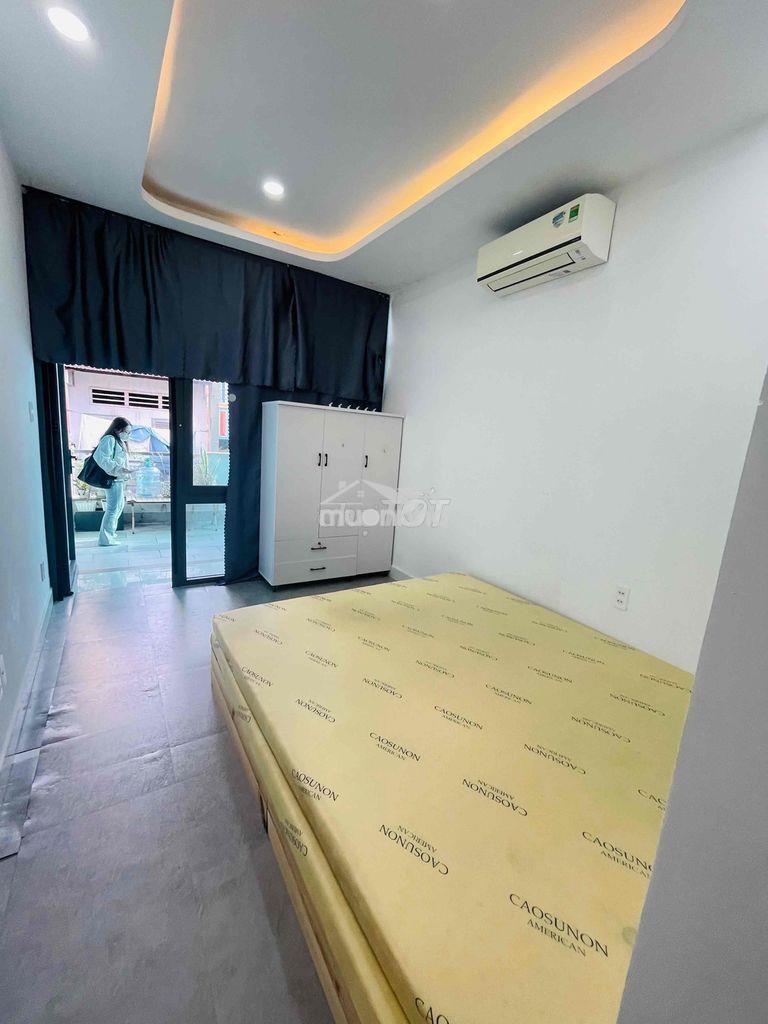 Cho thuê phòng ban công 20m2 hẻm xe hơi lê văn sỹ q3 - 2