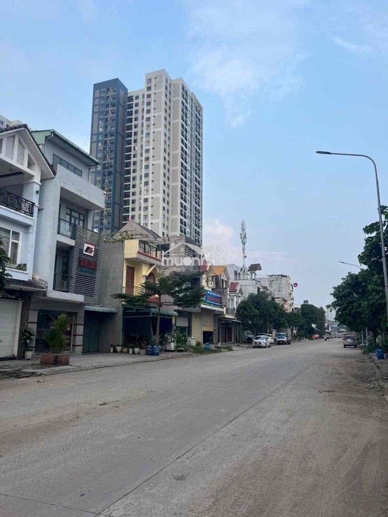 Cần cho thuê nhà 1trệt1 lầu, 1pk + 4pn + 4wc, sát bên vin550, 7tr/th - 3