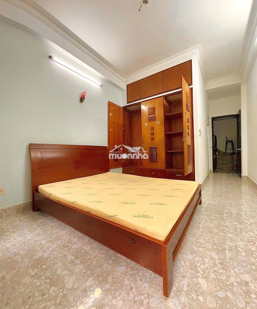 Phòng 25m2 ban công tầng 1 ở 345 trần hưng đạo q1 - 2