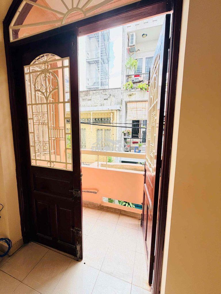 Phòng cho thuê 20m giá 4 triệu đồng hoàng diệu q4