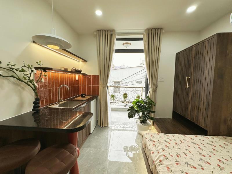 Thuê ngay căn hộ ban công thiết kế hiện đại - ban công view chill ngay sát q1 an ninh cao