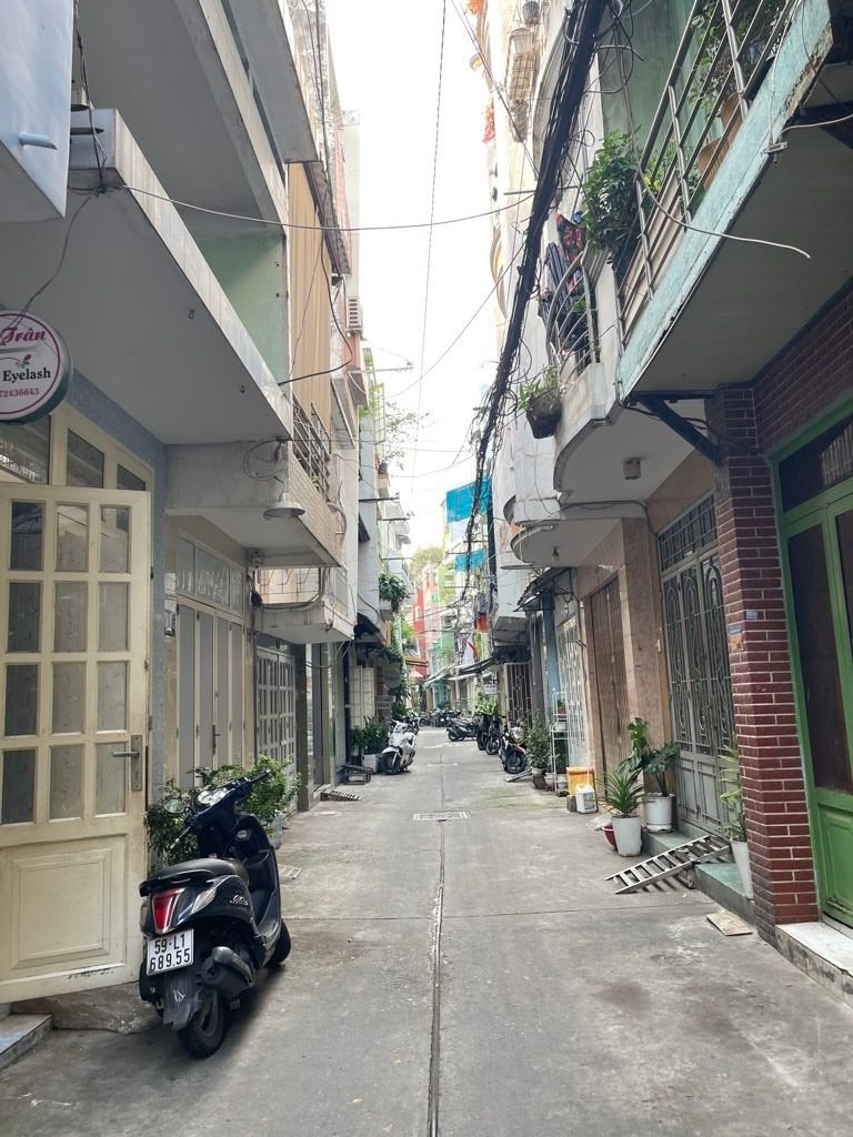 Trung tâm q.1 - nguyễn văn cừ - dt: 32m2 - 4 tầng - 5 tỷ 890 - 2