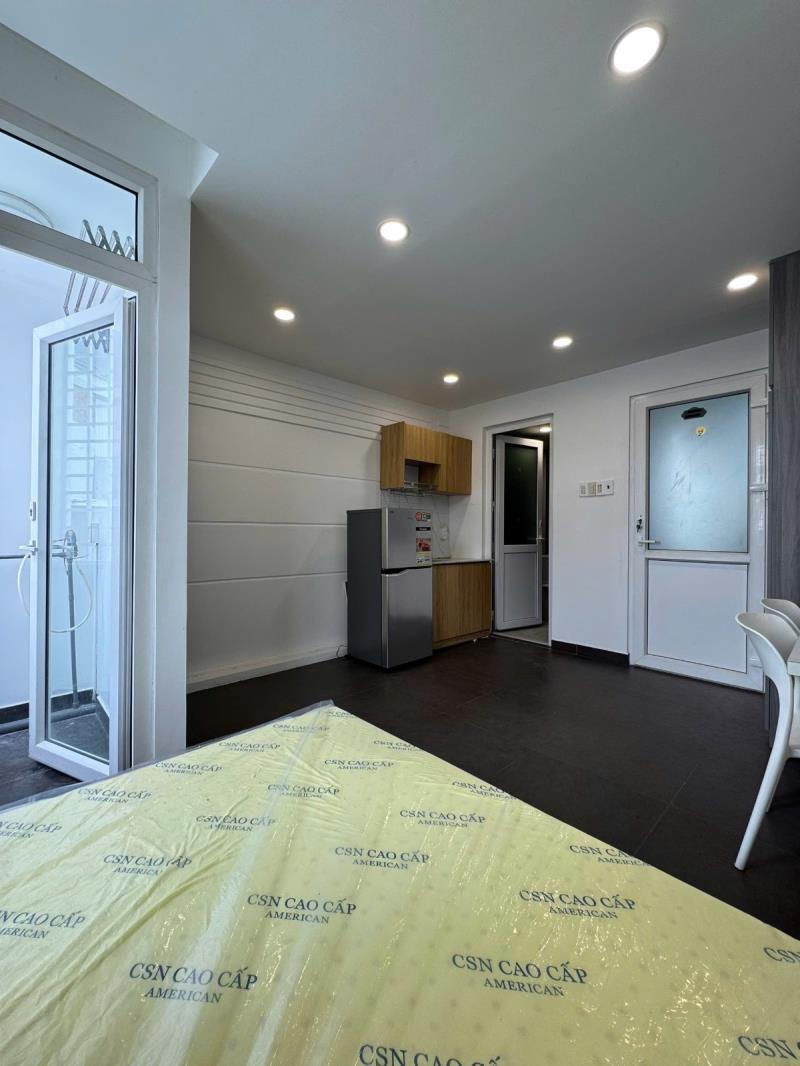 Cho thuê studio ban công 35m2 full nội thất new 100% ngay ngã tư hàng xanh - chợ bà chiểu - đại học hutech - hồng bàng - uef - 4
