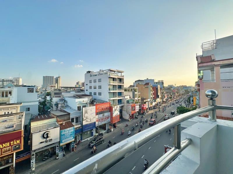 Cho thuê 1pn siêu rộng - tách bếp - ban công mặt tiền đường - máy giặt riêng - ngay ngã tư hàng xanh - Ảnh 3