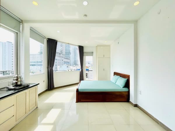 Studio bancon full tiện nghi tại đường d1 gần metro tân cảng, đh gtvt