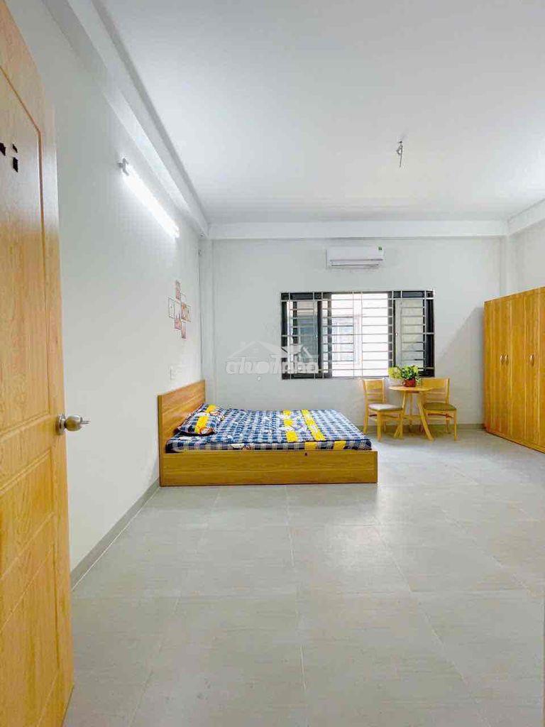 Studio cửa sổ thang máy giáp võ văn kiệt ở được 3-4 người - 2