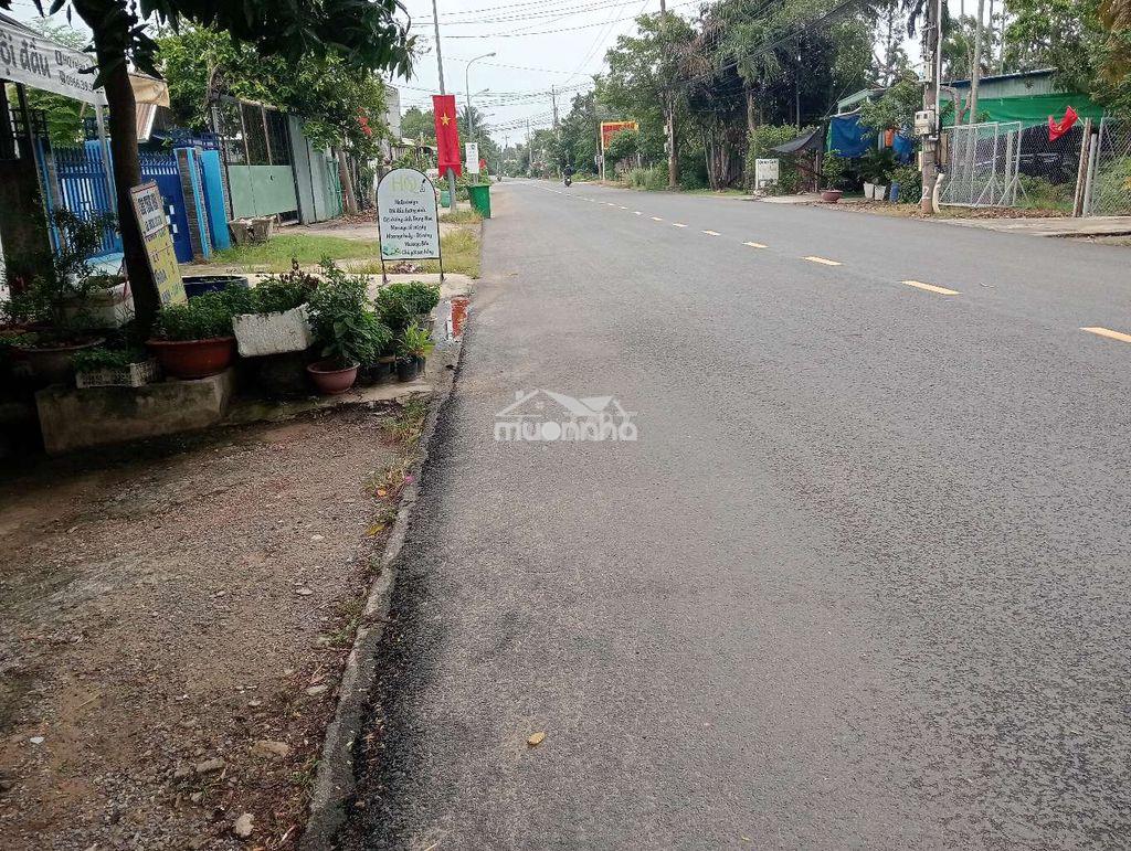 Nhà nguyên căn có sân đậu xe hơi  - Ảnh 3