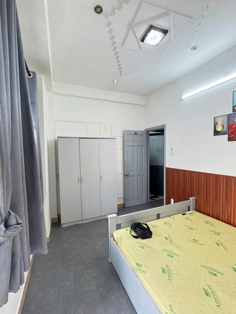  1 phòng ngủ_phòng khách ban công rộng 40m2 máy giặt riêng giáp quận 1_quận 3 ngay phan xích long - Ảnh 3