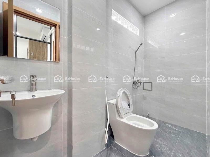 Thuê phòng ngay mặt tiền có cửa sổ đón nắng lớn - Ảnh 3