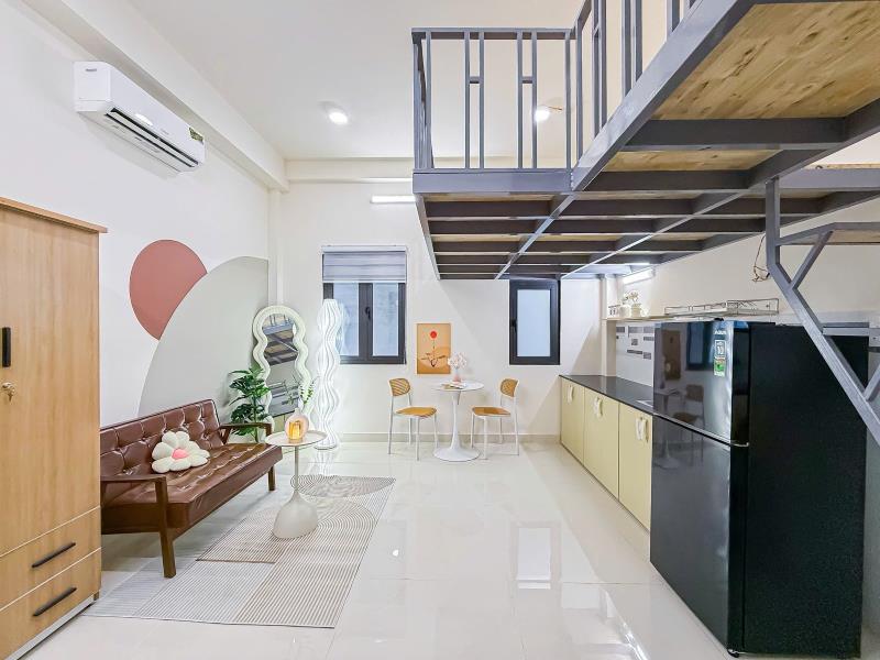 Căn phòng duplex siêu rộng rãi, trần cao vút - Ảnh 2
