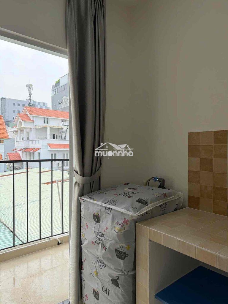 Studio ban công gần hàng xanh - Ảnh 4