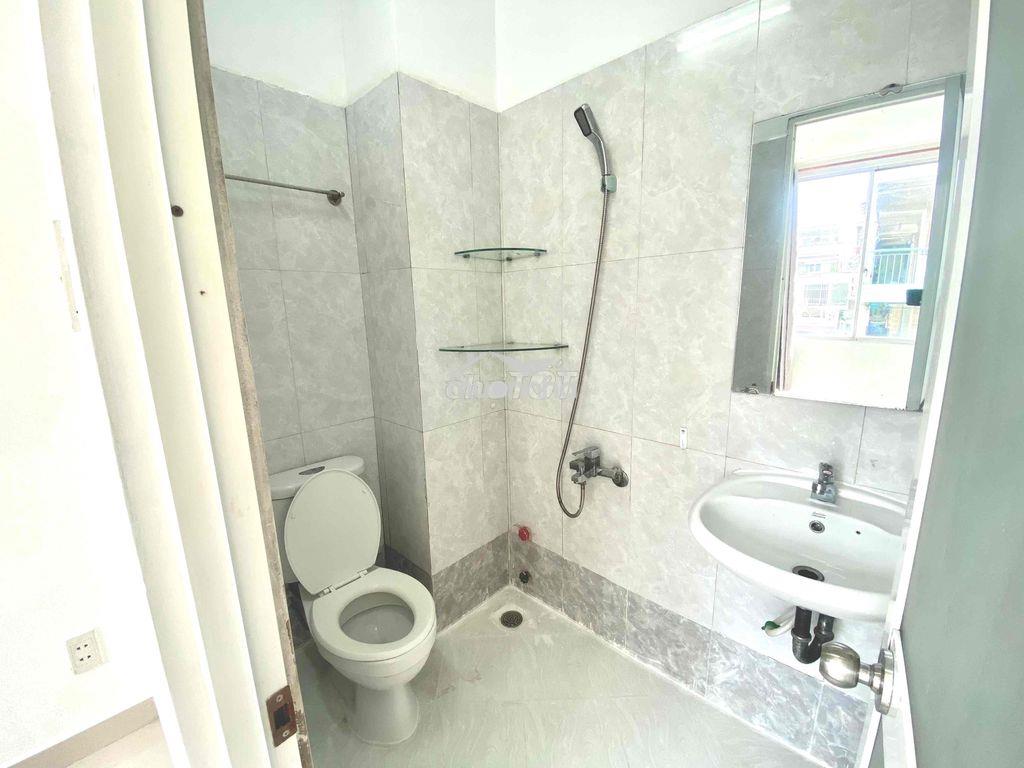 Phòng trọ quận 3 - kế quận 10, ban công, cửa sổ thoáng mát - Ảnh 4