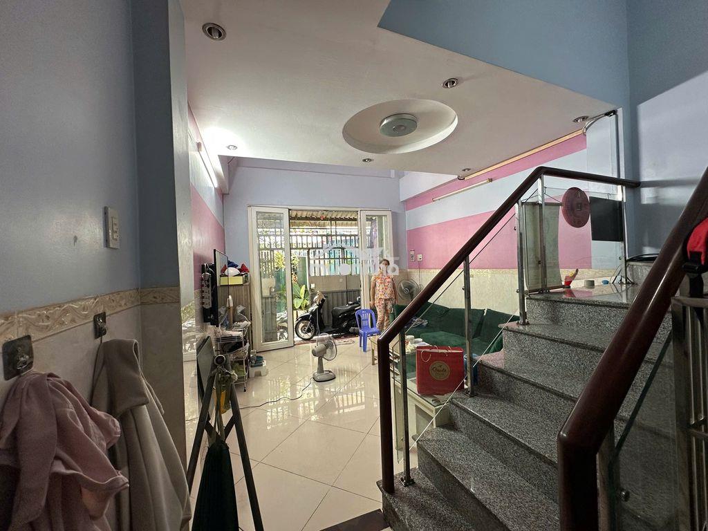 Nhà mới 3 lầu hẻm 1 xẹc đường hậu gianggiá tốt - Ảnh 2