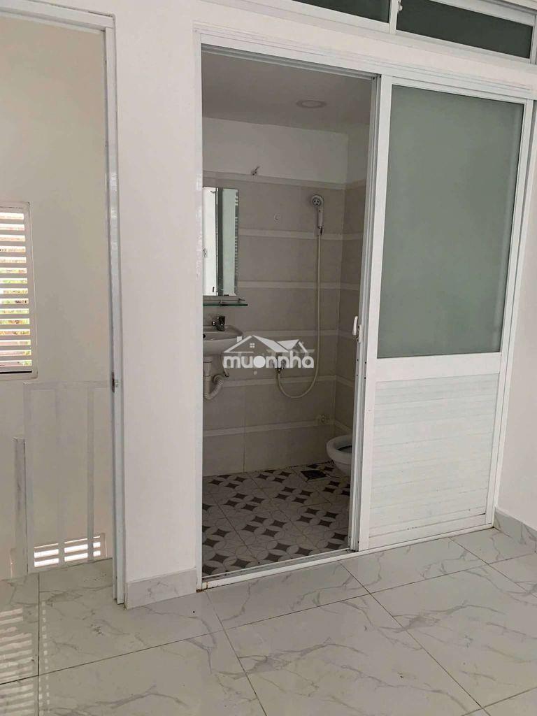 Nhà 2 phòng máy lạnh hẻm 6m nguyễn chí thanh - Ảnh 4