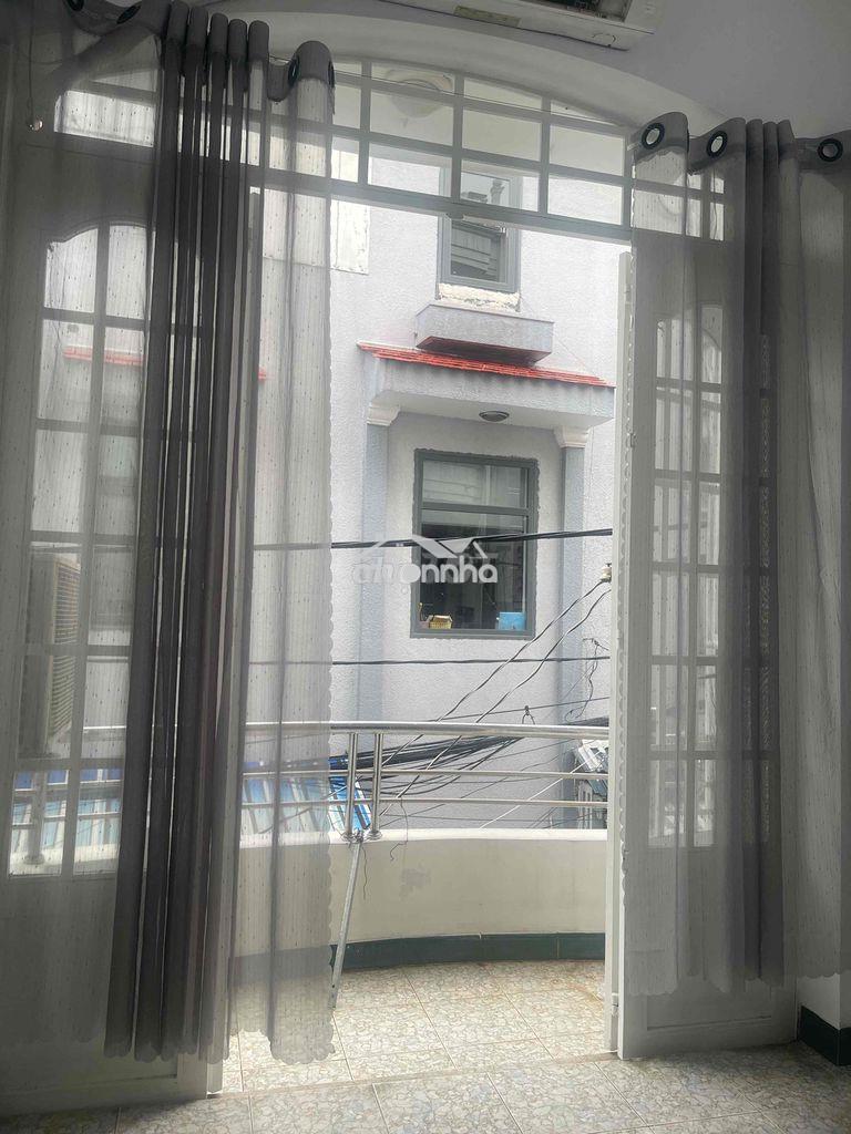 Phòng ban công 181 nguyễn thượng hiền bình thạnh