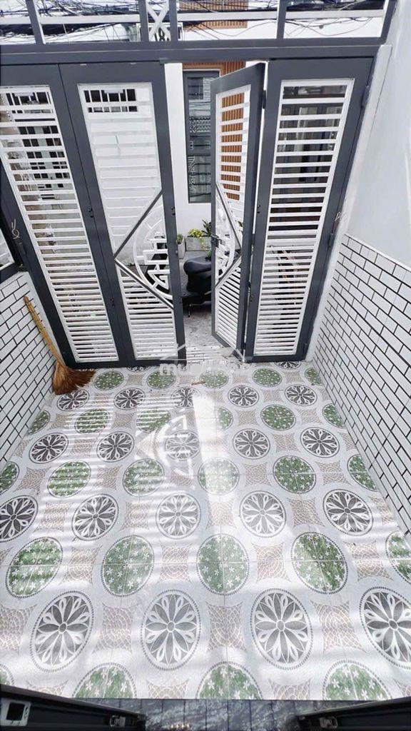Nhà đẹp, mới xây đoàn văn bơ q4, dt 41m2 - nhỉnh 4 tỷ.